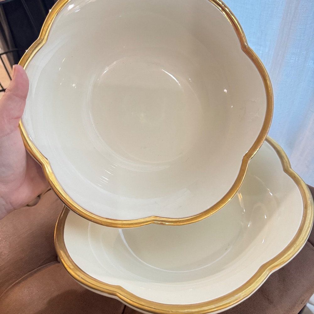 Pottery Barn Este Italy Scalloped‎ Gold Rim Large Serving Bowls Set of 2 Ceramic